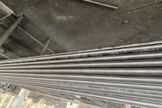 Schrauben aus Stahl mit Gewinde