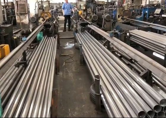Rohrhersteller aus rostfreiem, nahtlosem Stahl mit Warmwalztechnik und Dicke von 0,3 mm bis 150 mm