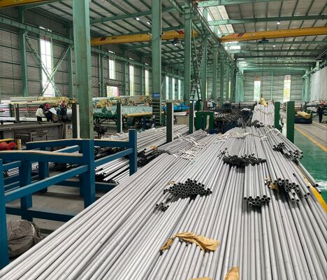 Nahtloses Stahlrohr mit 2 mm bis 60 mm Wandstärke, FBE-Beschichtung und kundenspezifischer Länge für industrielle Anwendungen